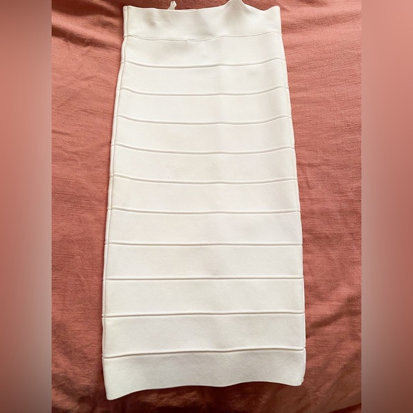 NWT BCBGMaxAzria Leger Pencil Skirt in White/Gardenia | XS - Picture 2 of 5